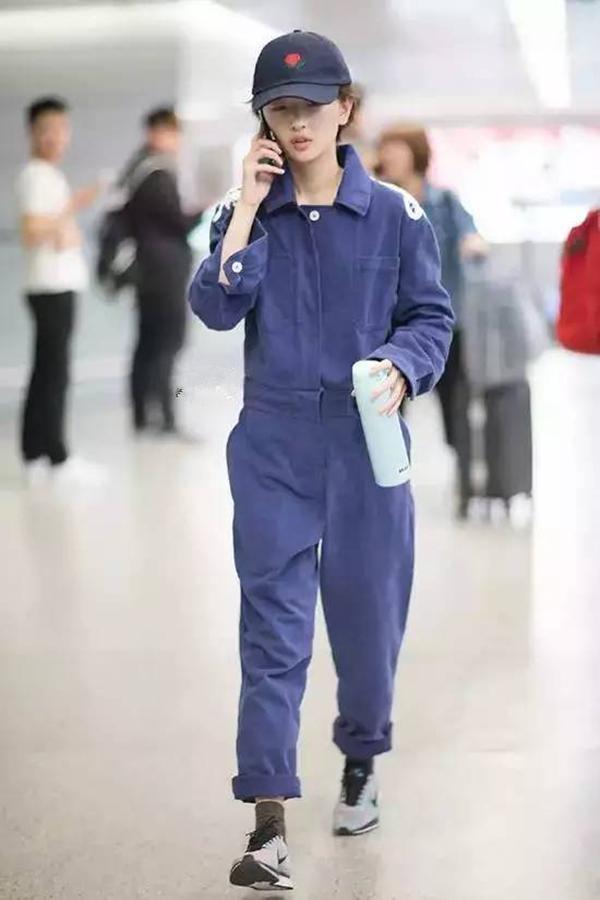 王子文和周冬雨同穿连体裤现机场,一个似超模