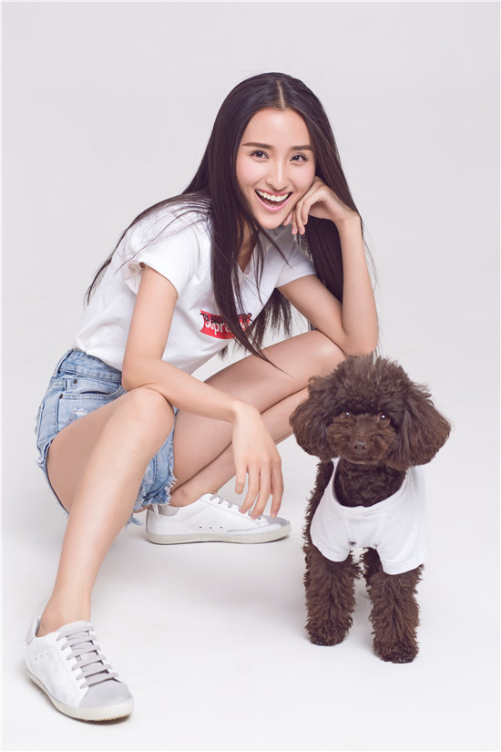 元气小花卓煜茜曝光新写真，蓄力待发作品值得期待