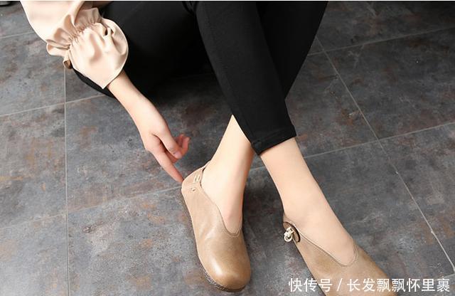 有一种女人喜欢的鞋子:“妈妈鞋”,合而不磨,这样挑选合脚 银河娱乐注册