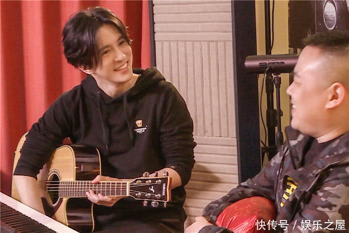 薛之谦即将发布新歌,和小岳岳合作综艺体验司