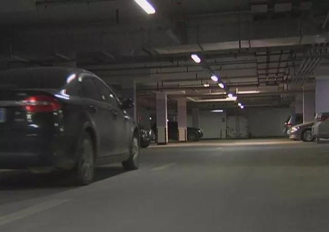 天价停车费,怀远县一小区车位租金1000元一个