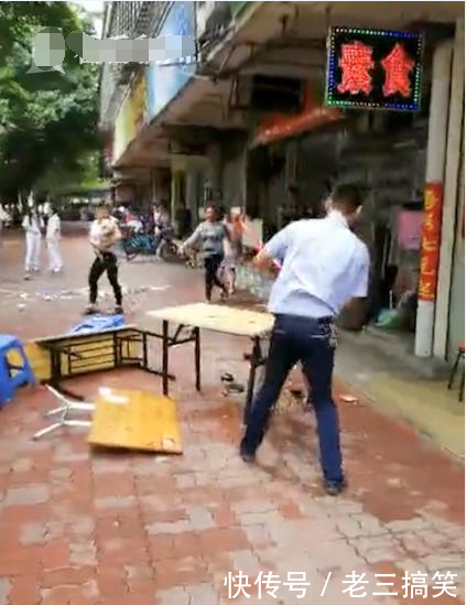 城管野蛮执法当街抡铁锤砸桌椅 责任人公开道