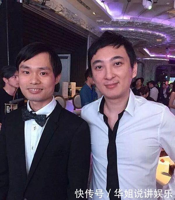 不开豪车开美女王思聪骑电车载车模,低调等红美女电驴成都图片