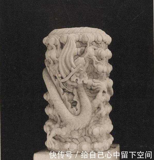 1901年,日本摄影师拍摄的紫禁城太和门,图2是