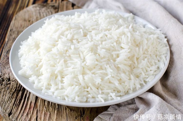 婆婆每来我们家都吃三大碗饭,送她回去,临走时偷听到一话我泪崩