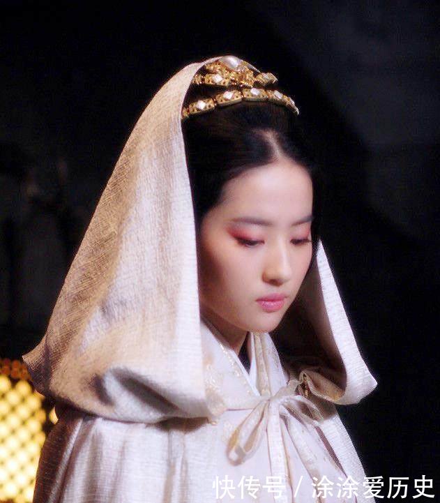 同穿红色斗篷装,杨幂刘诗诗刘亦菲赵丽颖,你最