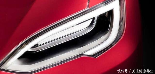 上海一辆特斯拉起火爆炸,数辆汽车被烧毁!