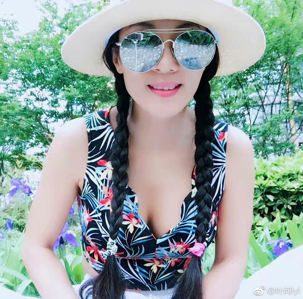 50歲國產健身女神劉葉琳爆紅 海量私照曝光 逆天美顏+傲人身材(2)