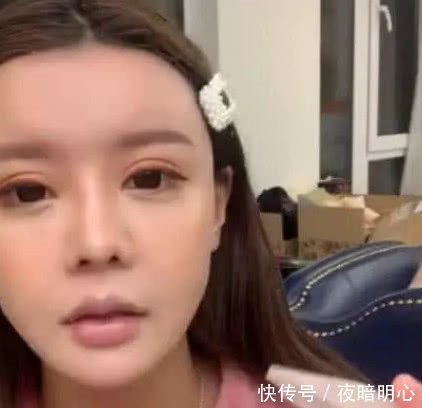 网红韩安冉终于回归,直播间素颜化妆,网友简直