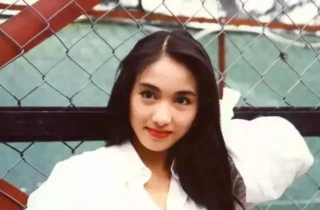 揭杨幂发际线、戳吴倩额头的黄子韬,这个部位