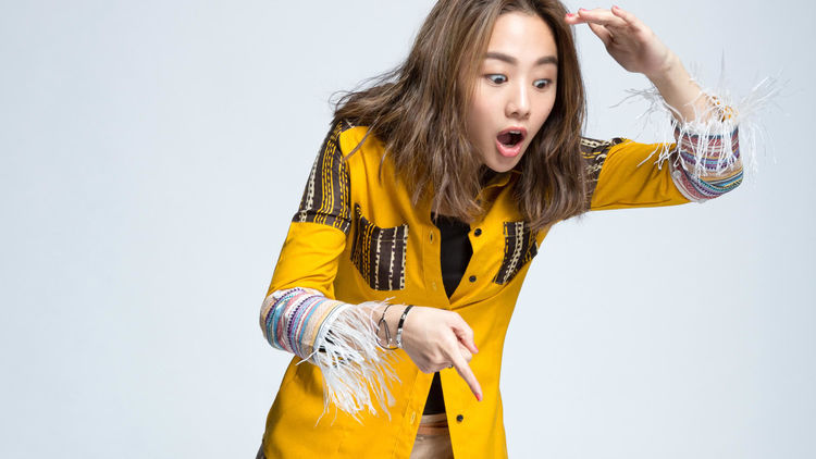 比张韶涵还惨,忘给母亲打钱,被妈妈雇人打进医