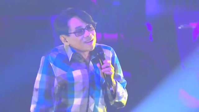 香港乐坛大佬演唱《点指兵兵》,谭咏麟、钟镇涛站在旁边和声!