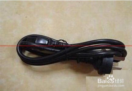 电脑液晶显示器出现一条绿色竖的条纹是怎么回