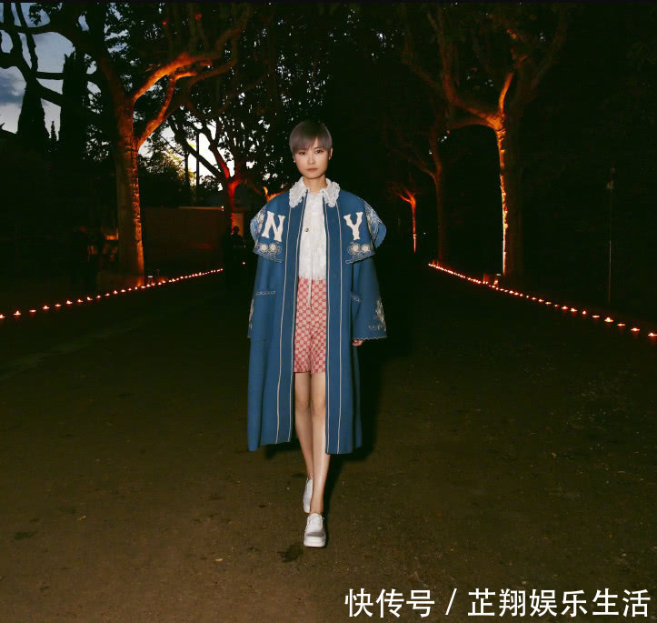 李宇春近照美出新高度,换身造型立马变女神,复