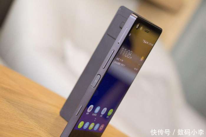 中兴双屏折叠手机正式发布, 看到价格后: 再见!