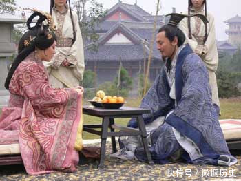 遵母命,和一个美女睡了一觉,葬送了汉朝几百年的江山