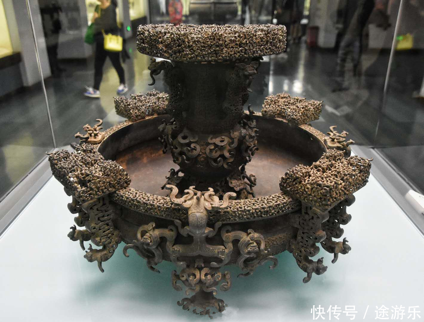 湖北省博物馆藏曾侯乙铜尊盘