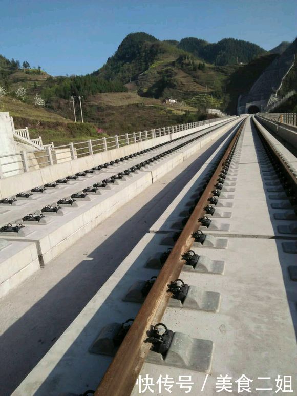 中国建世界首条山区高铁,造福万人,新建14个车站,有你家么?