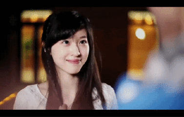 章泽天嘟嘴吐舌玩表情九连拍,这根本就是对着老公撒娇