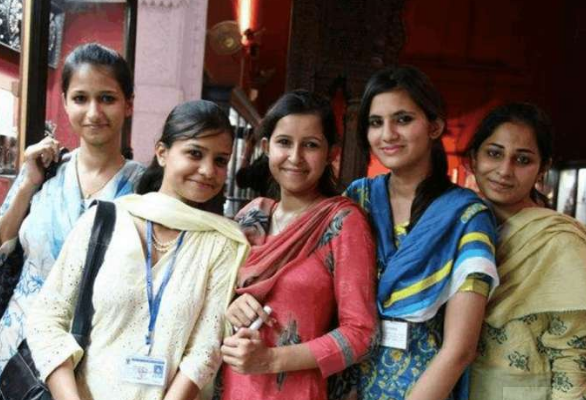 巴基斯坦美女来中国旅游，跟国人打招呼遭拒绝！居然是此原因！