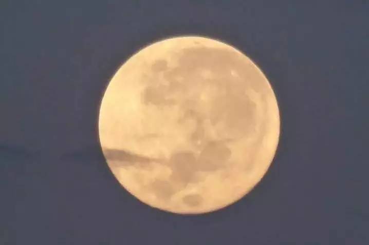 全球各地超级月亮大比拼,新加坡的真令人心塞~