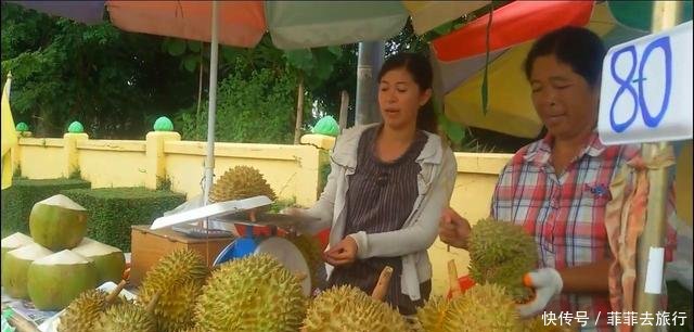 普吉岛事件过后,泰国大量榴莲滞销,当地人指责