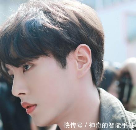 UNINE外出工作,李汶翰露面颜值上线,李振宁揉