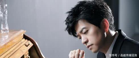 44岁李健全家福, 小5岁妻子是清华博士, 结婚2