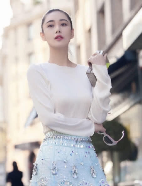 张馨予随老公居住广州,展现高段位秀恩爱,网友