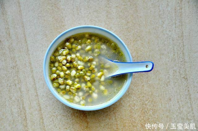 女人都爱美,多喝养生海带绿豆汤