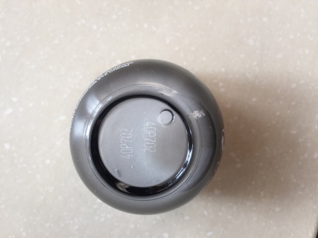 小妹帮我从法国带回来的兰蔻眼霜,瓶底生产日