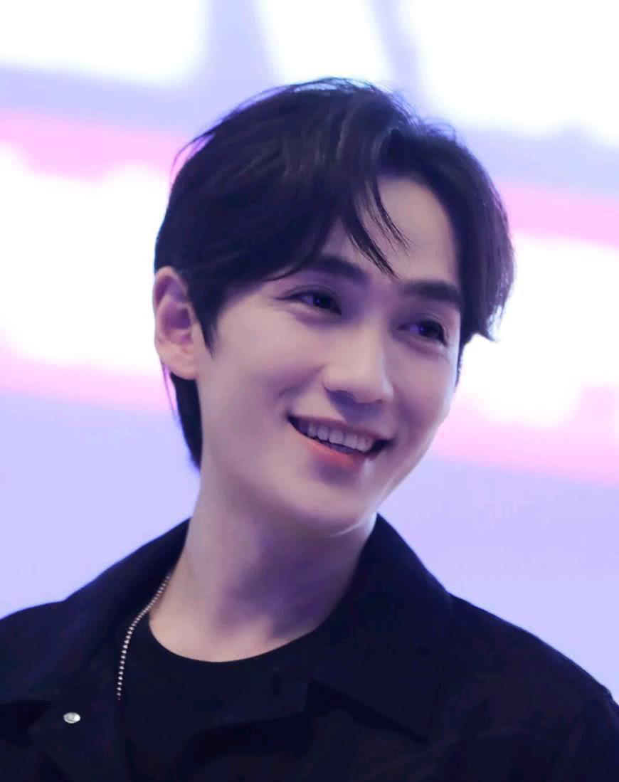 朱一龙的笑容 愿意用一生去守护