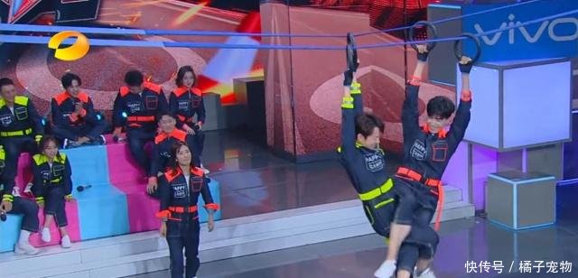 快乐大本营胡一天与何炅高空摔跤,这些动作真