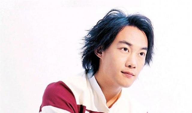 陈奕迅一家日本被偶遇,14岁女儿身材高挑长腿