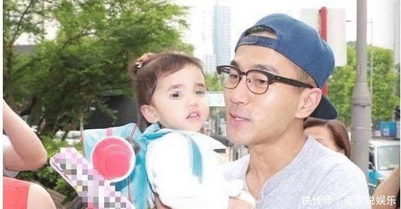 刘恺威抱4岁女儿小糯米出行, 却被怀疑是作秀