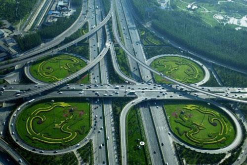 北京的立交桥基本上是按照建设城市快速路的规划系统修建的,主要分&