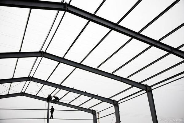 钢结构厂房造价大概多少钱一平方(钢结构厂房造价受多种因素影响)