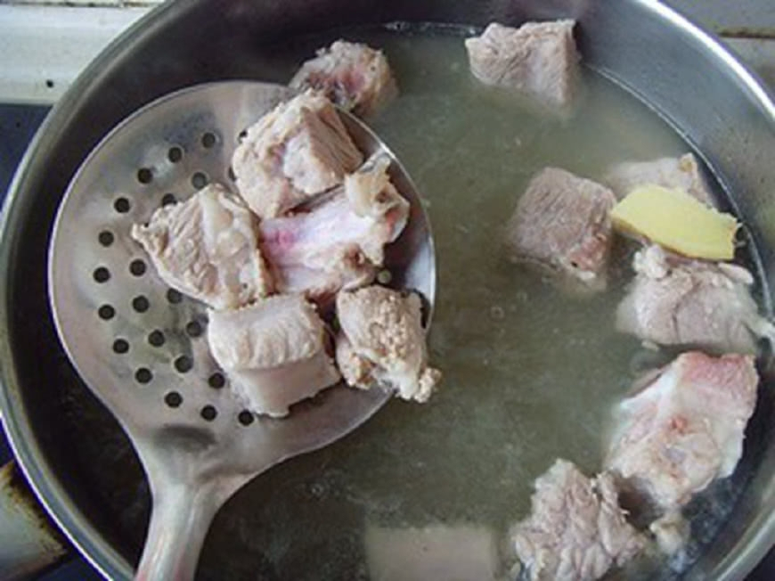 熬大骨汤想好喝,就要这样放水,网友怪不得不好喝