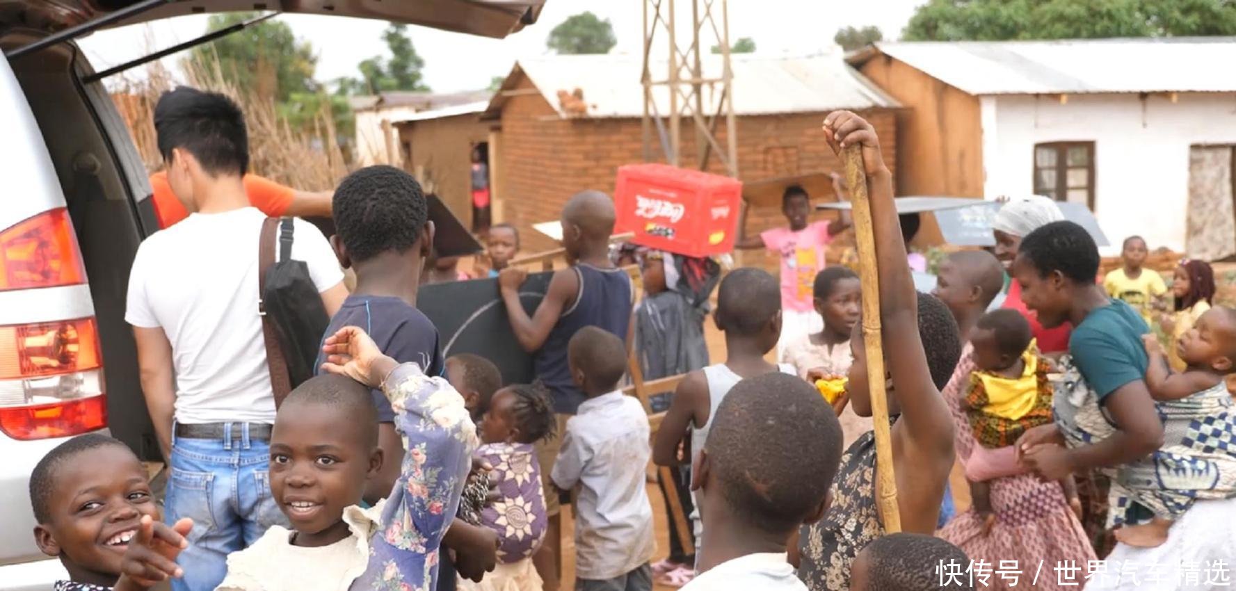 中国人让非洲小孩拍祝福视频, 拍30秒卖150元