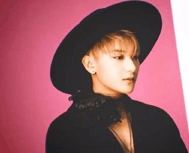 黄子韬近照曝光,一身粉色惊艳众人,网友:少女心