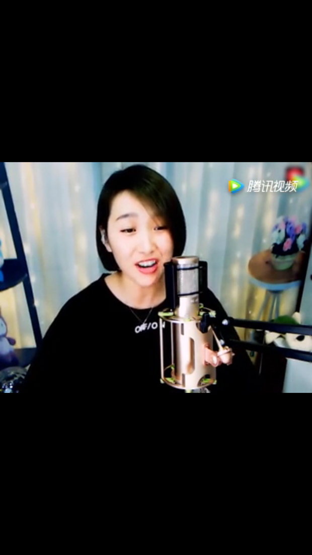 火了 此女唱了一首歌 歌名 叫我爱火10人听9人