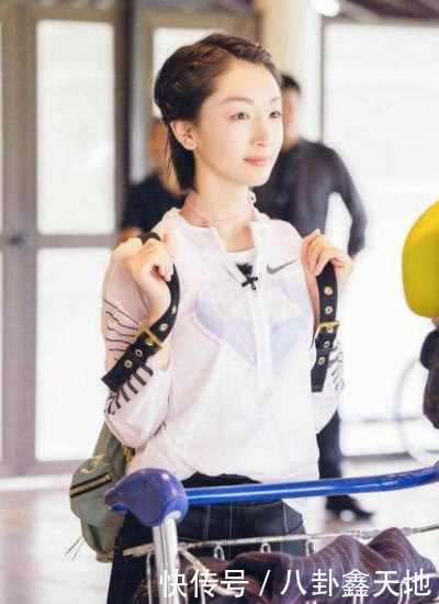 《中餐厅》周冬雨穿的5套衣服,图3可爱,最后一