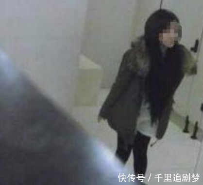 女子上厕所被偷拍，本想报警，男子做一事，女子却高兴的原谅他