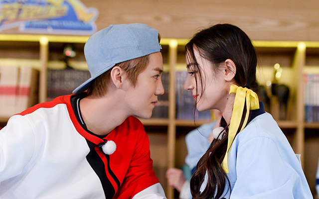 鹿晗正牌女友的婚纱照和她的比,客观评价谁更