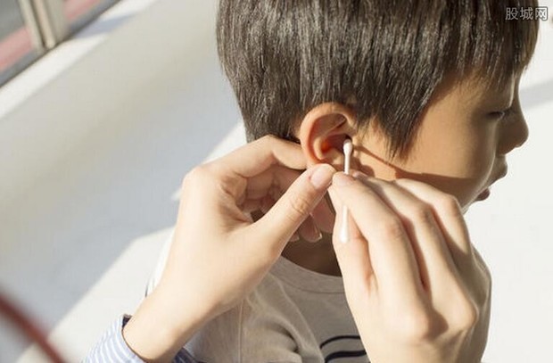 掏颗耳屎花了5000元 掏耳屎花5000元怎么回事
