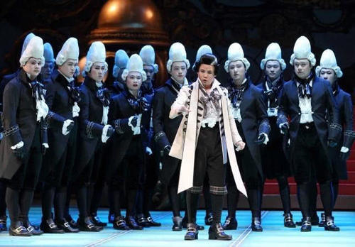 《著名男高音歌唱家杨阳，从26楼一跃而下，留下2个可怜孩子７