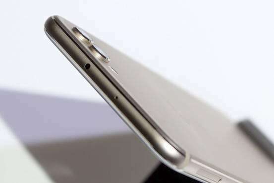 手机自带外挂?荣耀V10上手,用人工智能玩王者