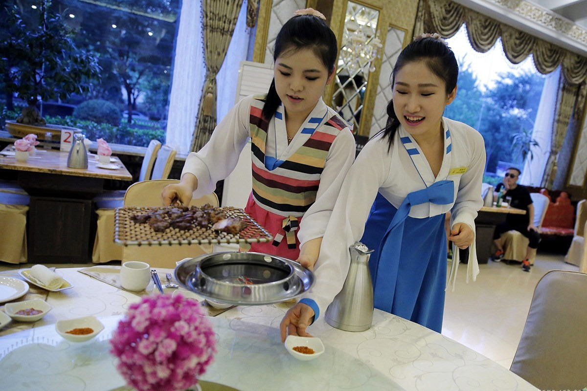 爱学习在华朝鲜餐厅女服务员被称绝世美女