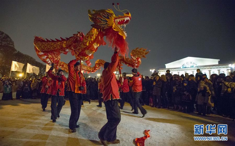 圣彼得堡点亮\＂中国红\＂欢庆中国春节