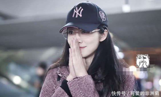 雪化身灰姑娘,穿水晶鞋现身机场,跪求同款却